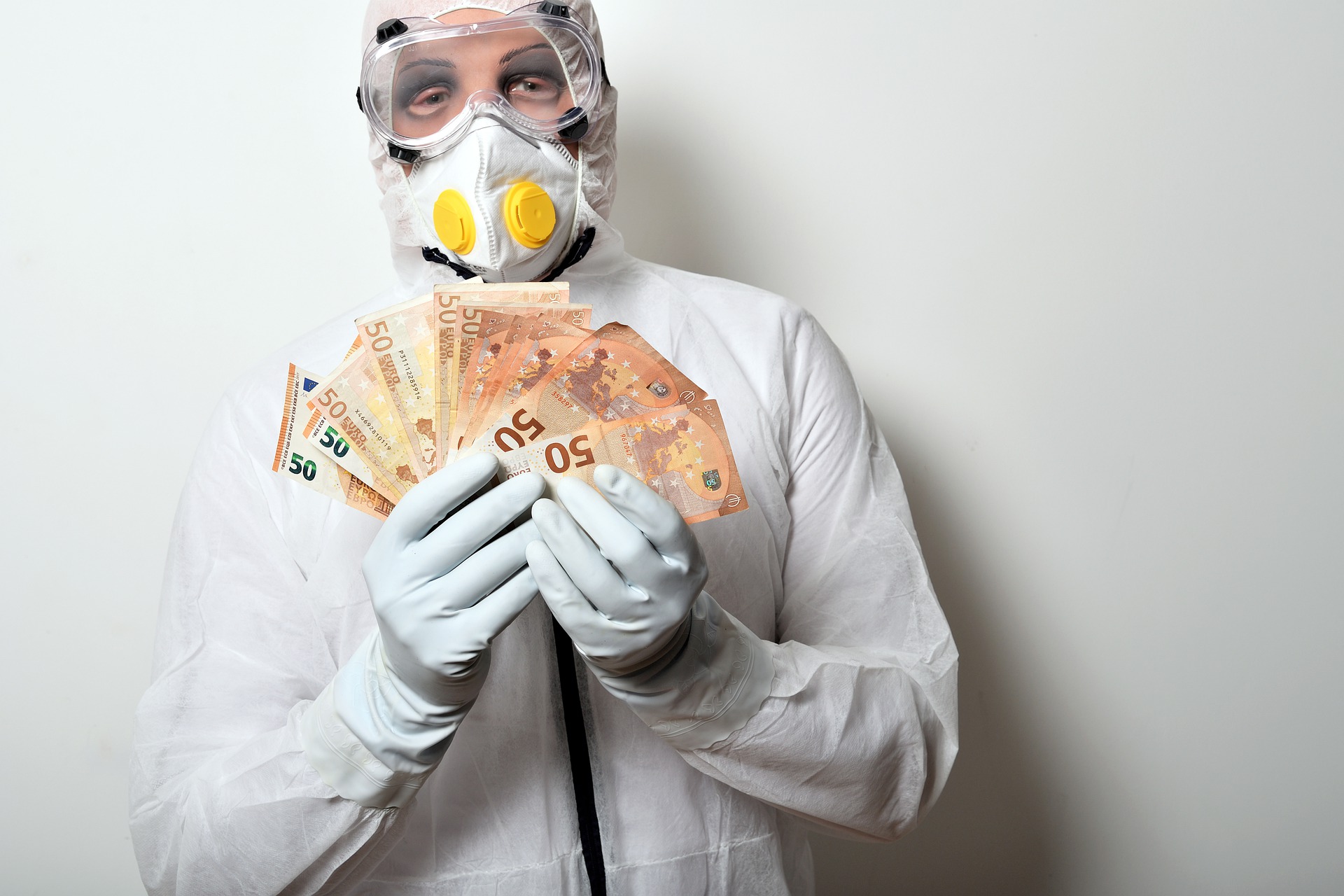 coronavirus-pokladni-v-supermarketu-milu-poslal-sef-pracovat-z-domova